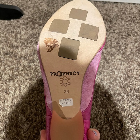 Prophecy Pumps - Picture 2 of 3